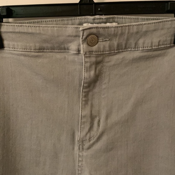 EUC Sonoma grey stretchy 5-pocket skinny jeans with raw hem size 22W - Picture 3 of 11